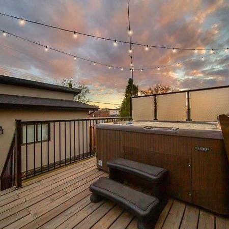 Bright Modern Home - King Bed - Free Parking - Fireplace - Fast Wi-Fi - Free Netflix Эдмонтон Экстерьер фото
