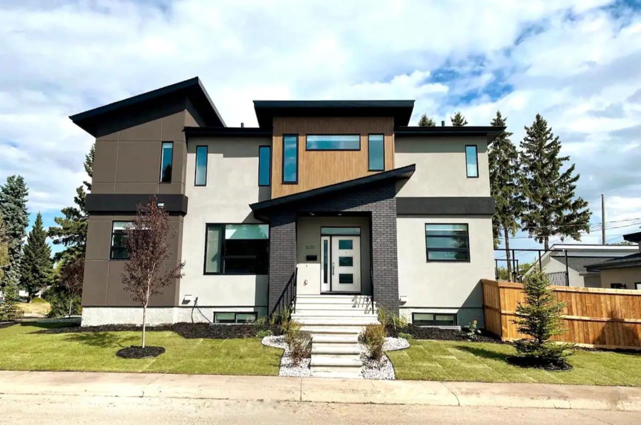 Bright Modern Home - King Bed - Free Parking - Fireplace - Fast Wi-Fi - Free Netflix Эдмонтон Экстерьер фото